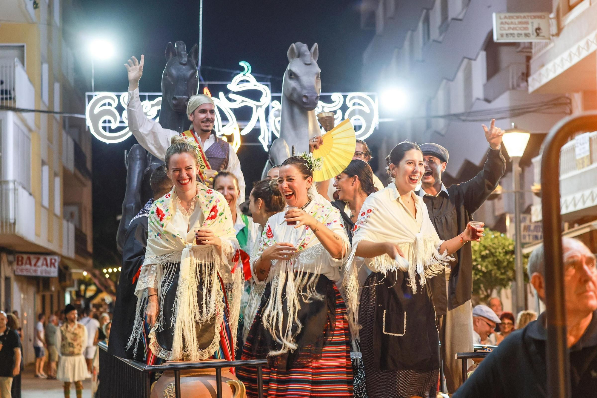 Aquí están las mejores fotos del bando de las fiestas de Almoradí 2025