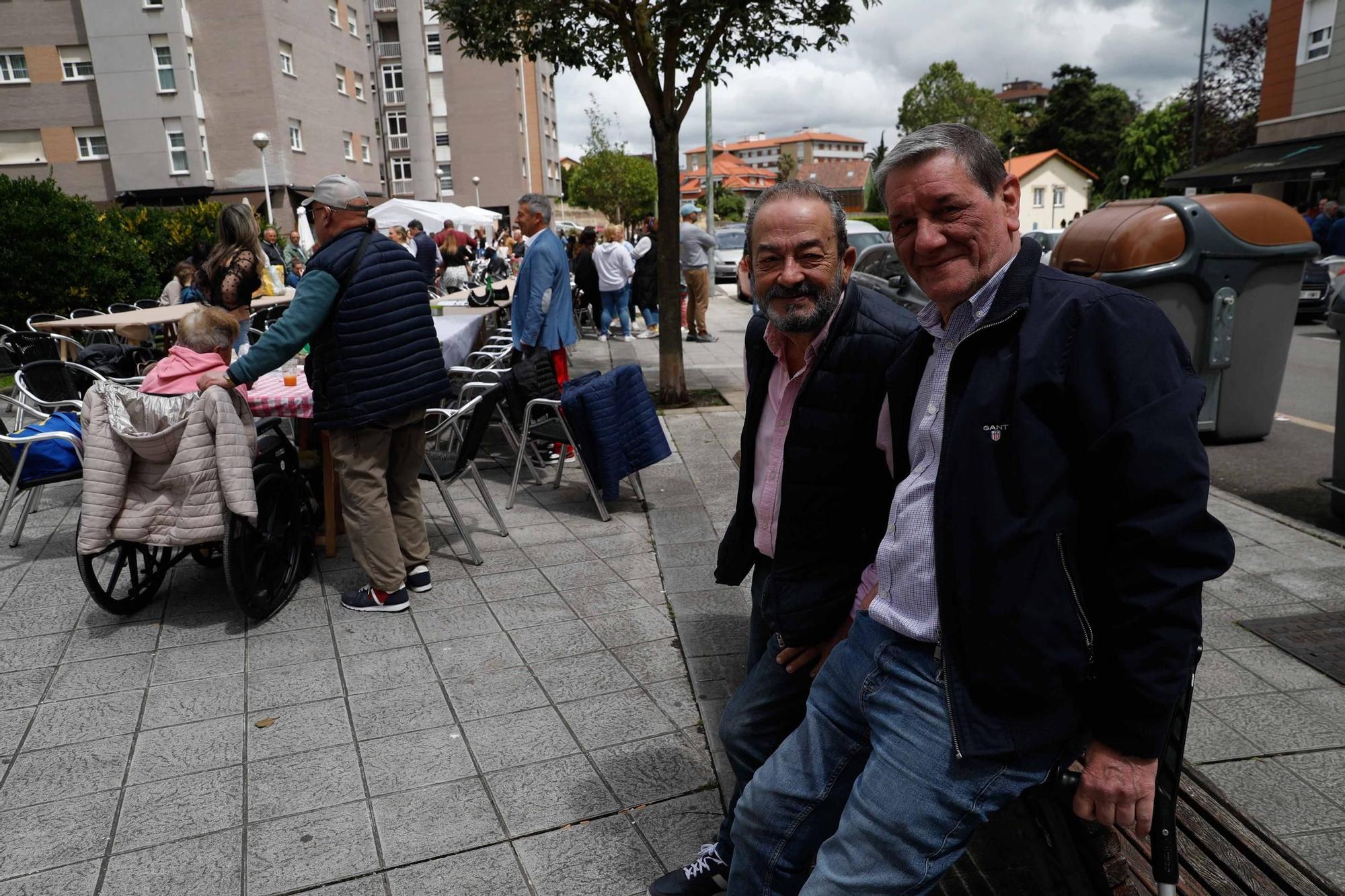 EN IMÁGENES: La comida popular de las fiestas del Puchero de Villalegre, en Avilés