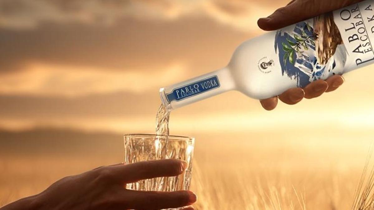 Pablo Escobar Vodka es un destilado de centeno de alta calidad, apreciado por su inconfundible aroma y por su sabor intenso y limpio.