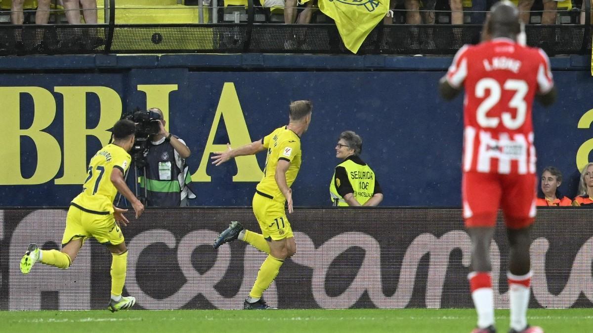 Sorloth celebra el gol de la victoria del Villarreal ante el Almería (2-1) Sorloth celebra el gol de la victoria del Villarreal ante el Almería (2-1)
