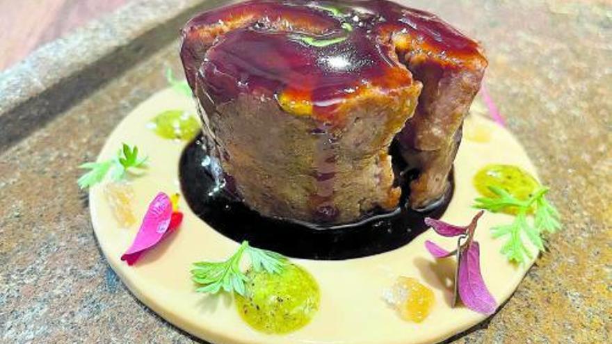 Royal de espardenyà con disco de foie y praliné de pistacho y jengibre