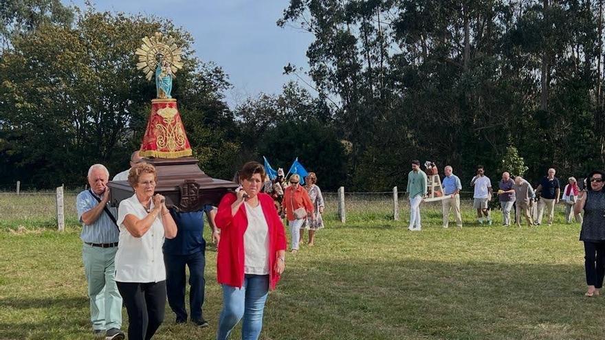 Poreñu y Lluaria, en Villaviciosa, celebraron la Pilarica con típicas romerías asturianas