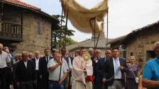 Villardeciervos “llena” de tradición la fiesta del Corpus