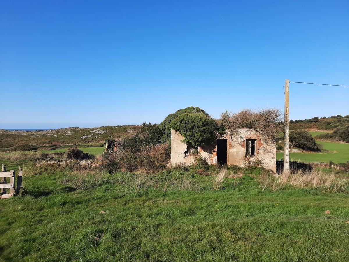 Ruinas de la rasa costera de Pimiango.