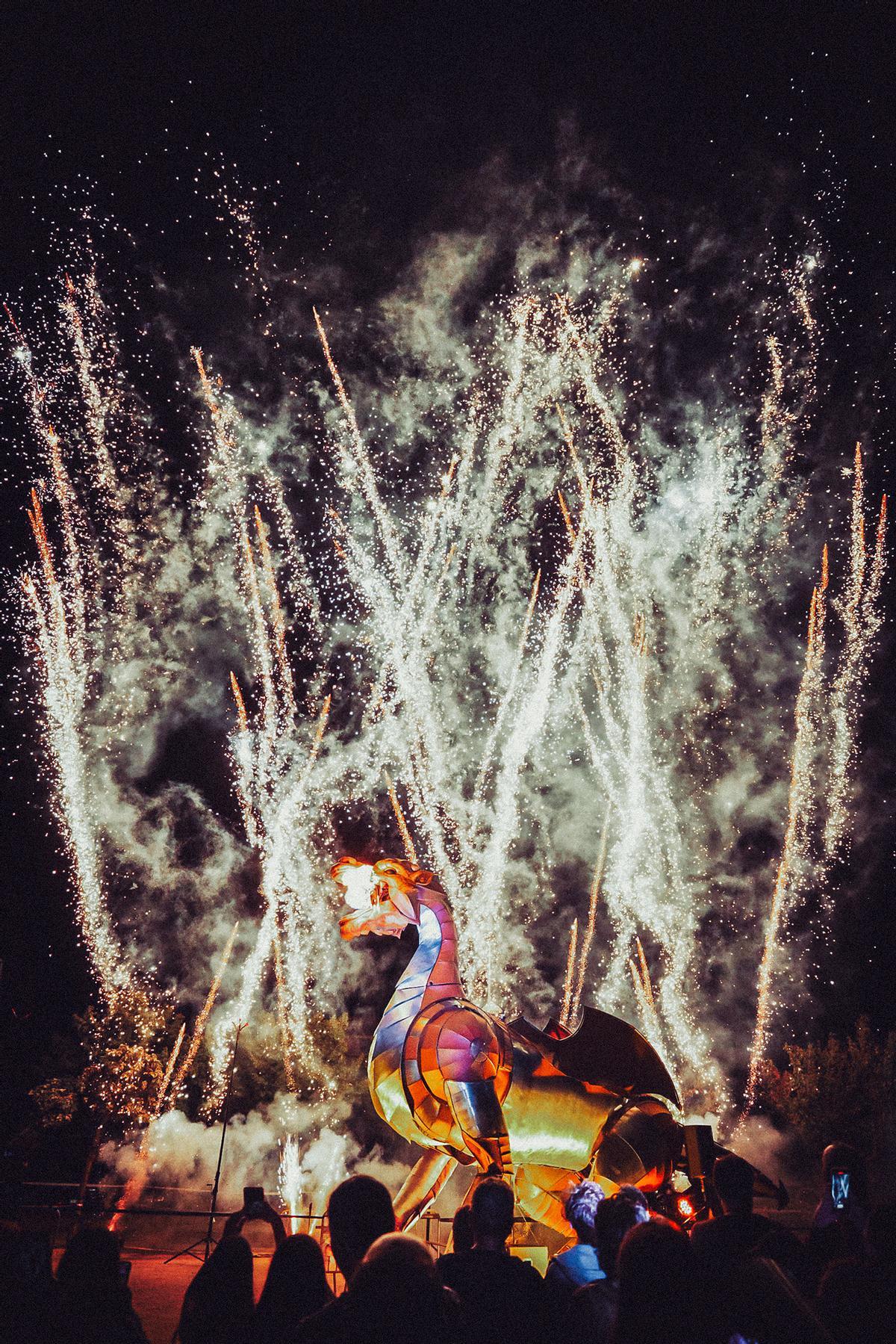 El dragón con los fuegos artificiales