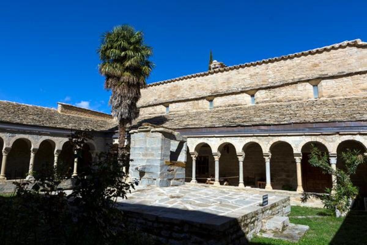 Claustro de la catedral de Roda de Isábena