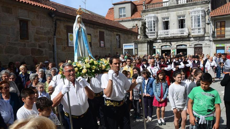 Un momento de la llegada de la Virgen de Fátima a Cangas.//Gonzalo Núñez
