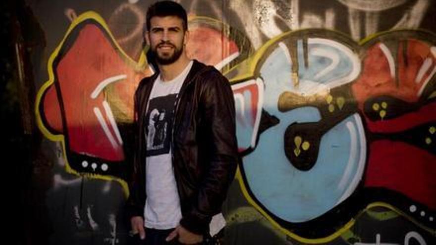 Gerard Piqué, posa para una entrevista con El Periódico en los alrededores de la Ciutat Esportiva Joan Gamper, en noviembre de 2012.