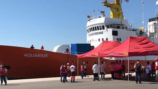 El Aquarius en el Puerto de Valencia.