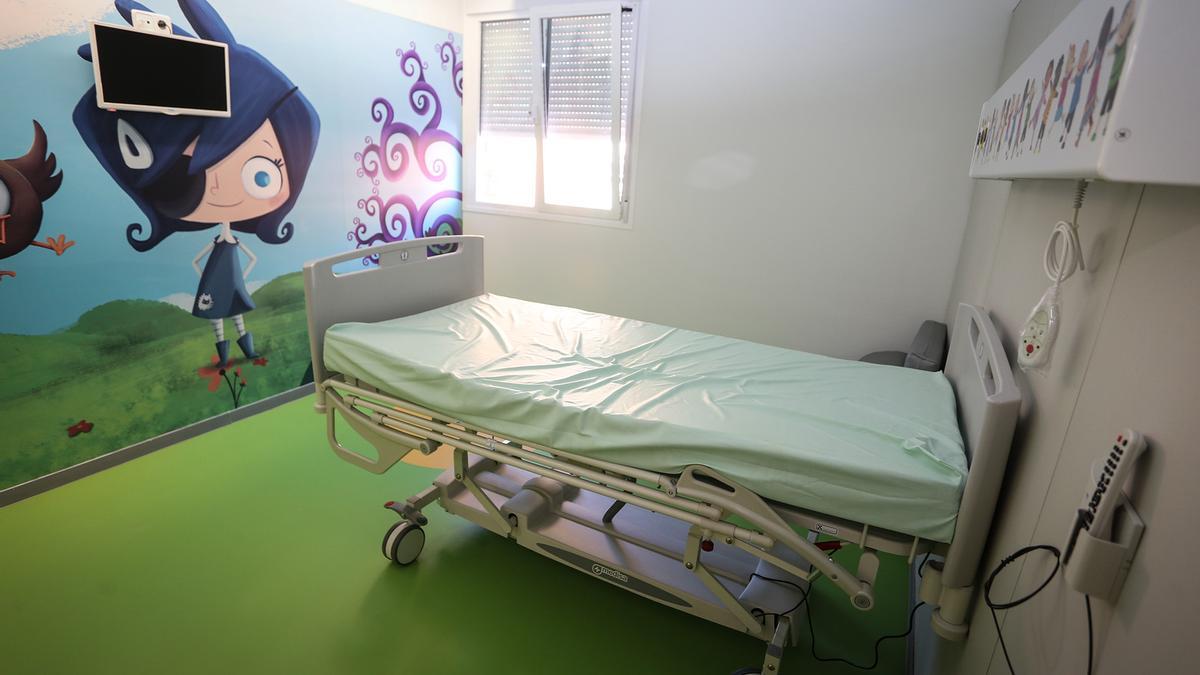 Una de las habitaciones de la unidad de oncología infantil del Hospital Materno Infantil.