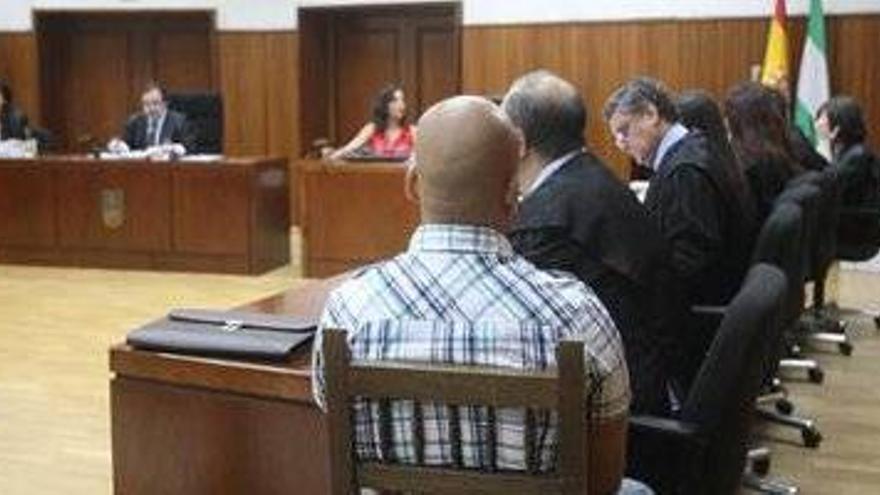 El jurado considera culpable al acusado de degollar a su mujer