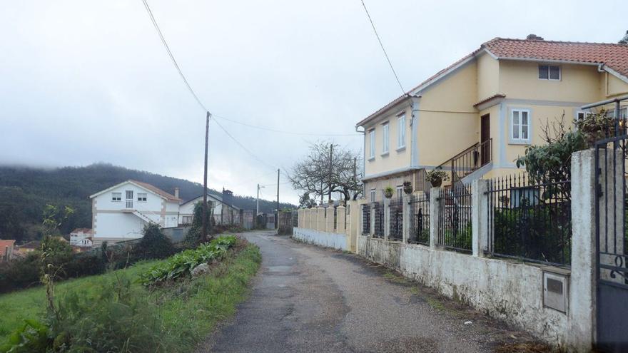 Camiño da Costa, en Aldán, en el año 2014, cuando se amplió.