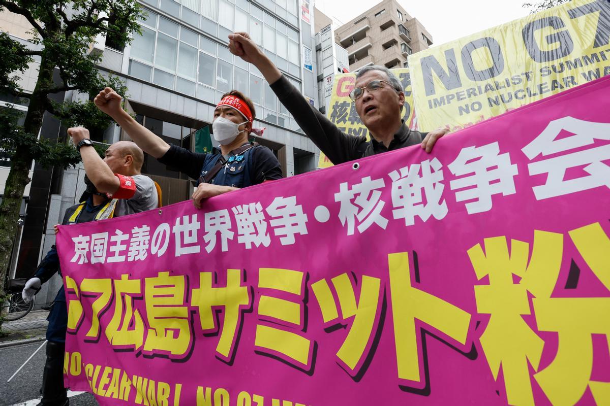 Los líderes del G7 visitan el Memorial Park para las víctimas de la bomba atómica en Hiroshima, entre protestas