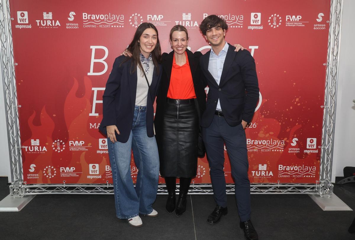 Alcaldes y alcaldesas copan el tercer día de balcón fallero de Levante-EMV