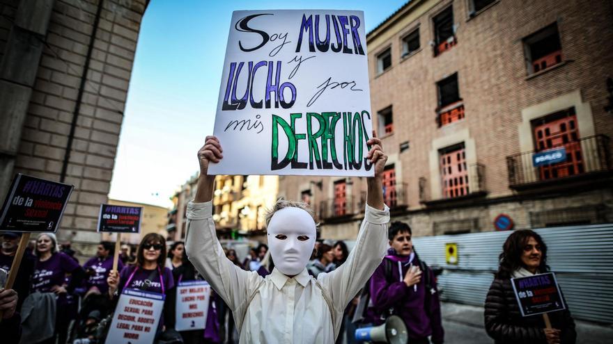 El morado de la manifestación del 8M Día Internacional de la Mujer llena las calles de Orihuela