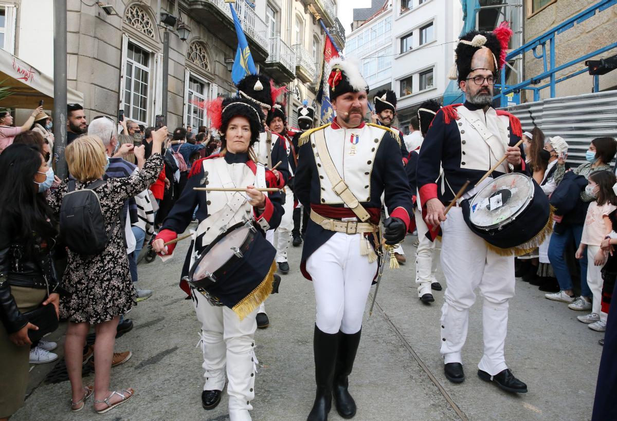 Los vigueses abarrotan las calles del Casco Vello en el día grande de la Reconquista