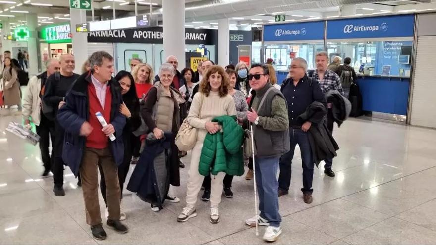 Un grupo de turistas del Imserso denuncia que una aerolínea les ha dejado tirados en el aeropuerto de Palma