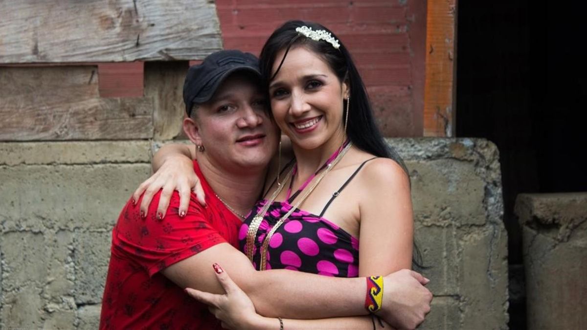 Tana y Leidy en su pueblo natal en Antioquia, Colombia