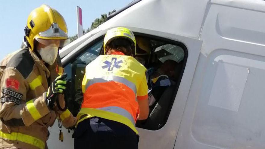 Els Bombers duent a terme l&#039;excarceració