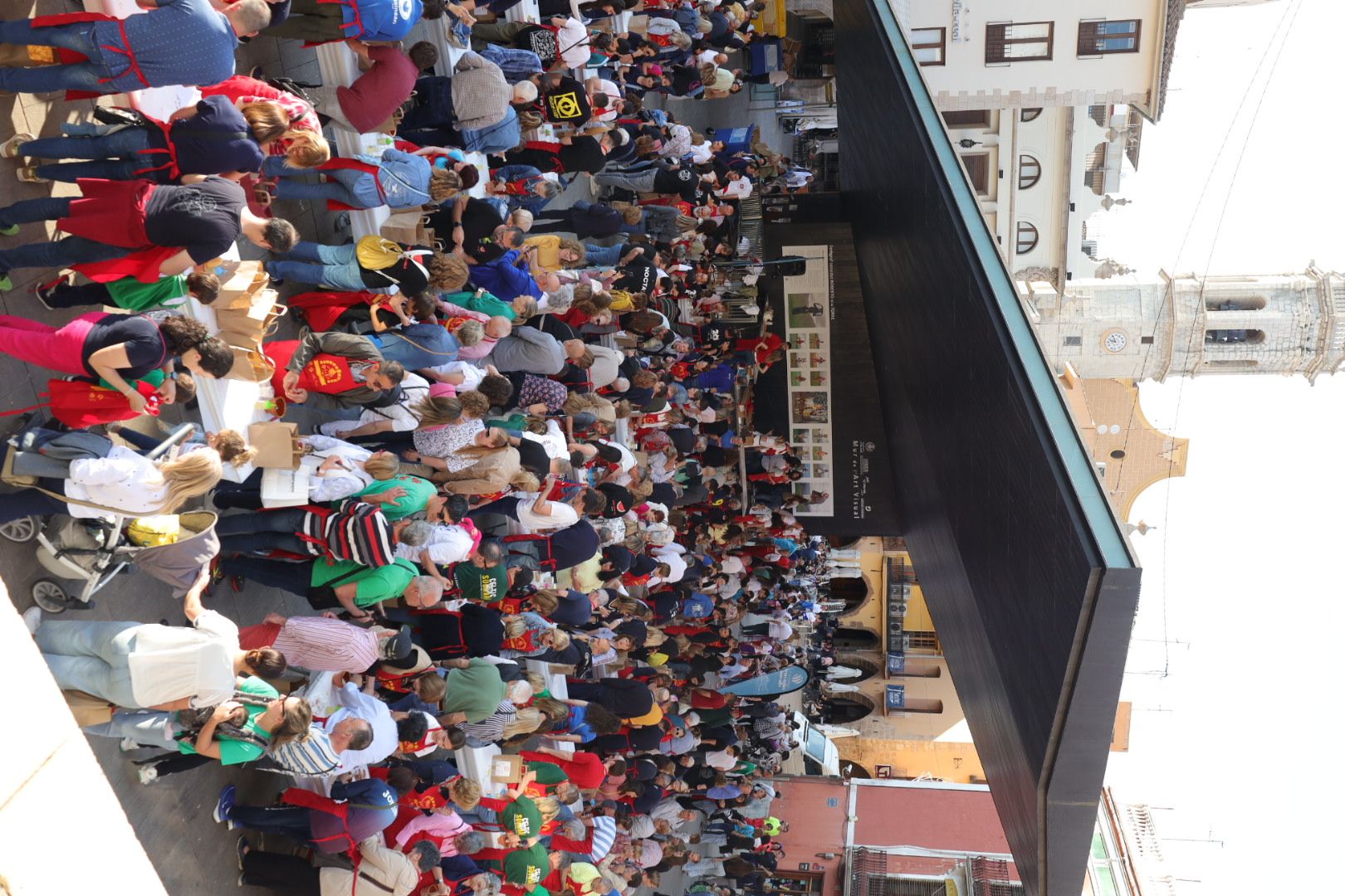 FOTOGALERÍA I Las imágenes de la Nit de la Xulla y del encuentro de elaboración de allioli de las fiestas de Vila-real