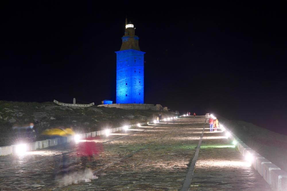 La Torre, azul por el Día contra la Neumonía