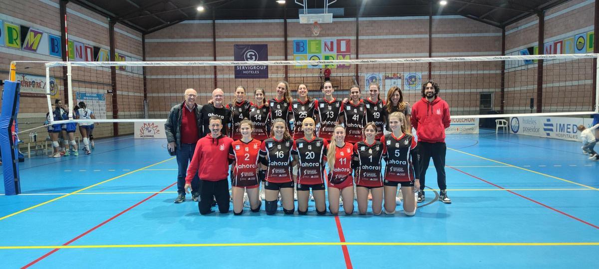 El AHORA vóley XATIVA femenino mereció más, pero regresaron sin puntuar de su desplazamiento en Benidorm al caer por 3-0 (25-14/25-22/25-20) Grupo C de la Superliga 2 Femenina.
