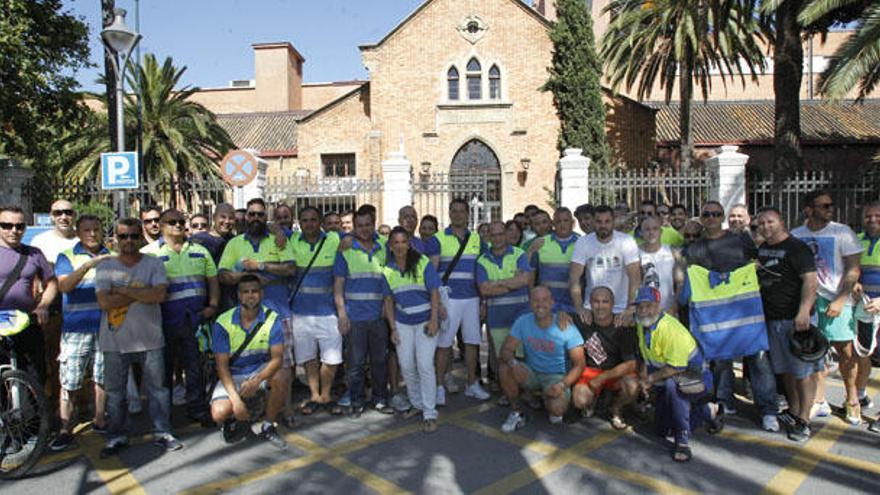 Parte de la plantilla se concentró ante el hospital Noble.