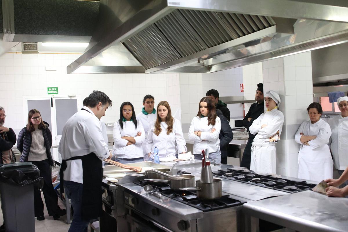 GALERÍA | Los secretos del torrezno de Soria, en la Escuela de Hostelería de Zamora