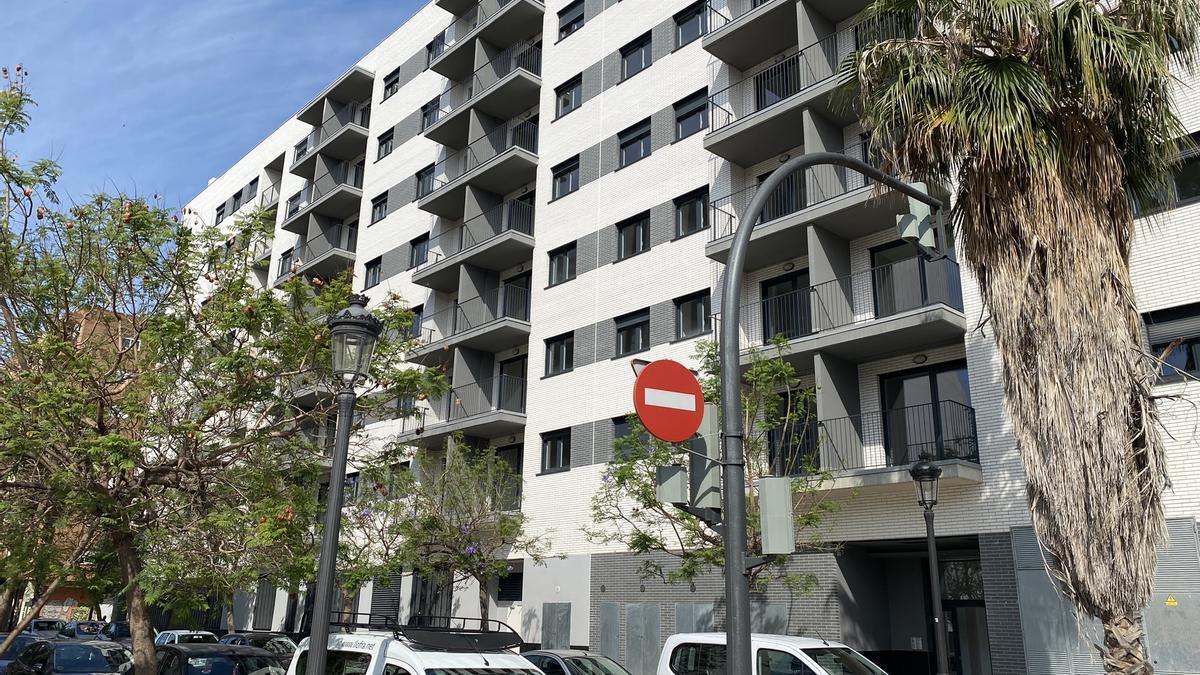 València ofrece el edificio de viviendas sociales de Safranar a las familias desalojadas