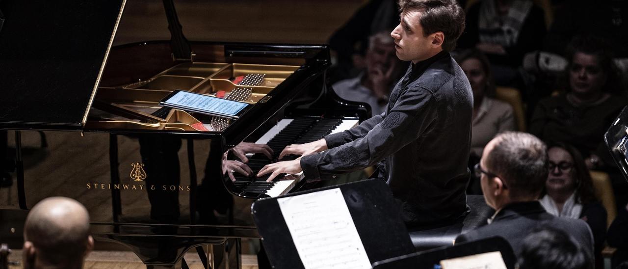 COMUNIDAD VALENCIANA.-Cultura.- El pianista Boris Giltburg interactúa con ocho músicos de la orquesta de València en Cambra al Palau
