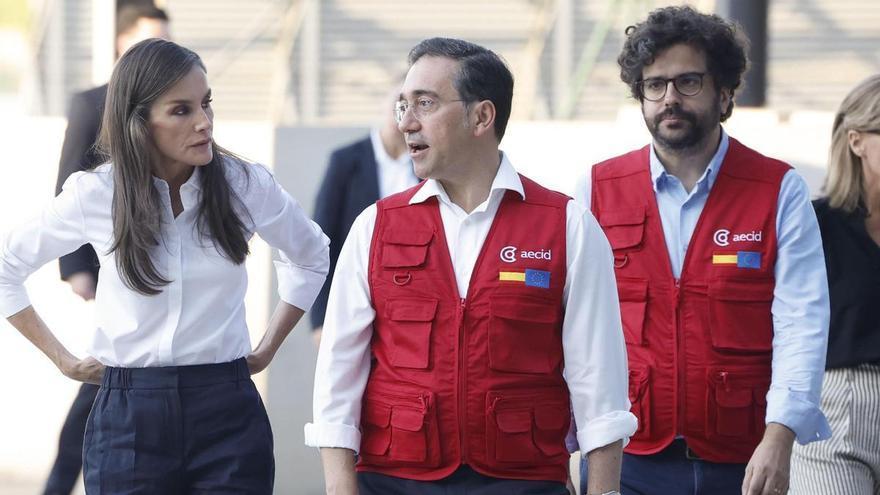 Albares y la Reina Letizia despiden al equipo médico de AECID que viaja a Venezuela