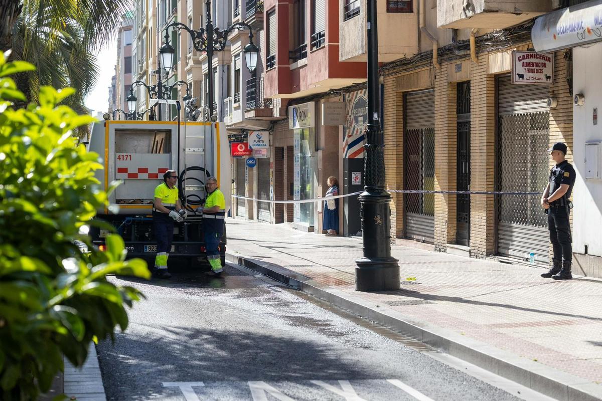 En imágenes |  Herida grave una niña de 12 años tras ser atropellada por un autobús urbano en la calle Conde Aranda de Zaragoza Herida grave una niña de 12 años tras ser atropellada por un autobús urbano en la calle Conde Aranda de Zaragoza