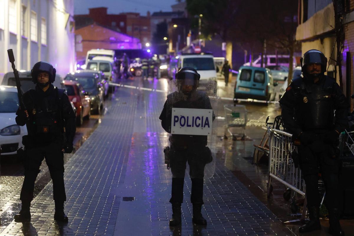 Dispositivo de la Policía Nacional en el barrio del Xenillet de Torrent.