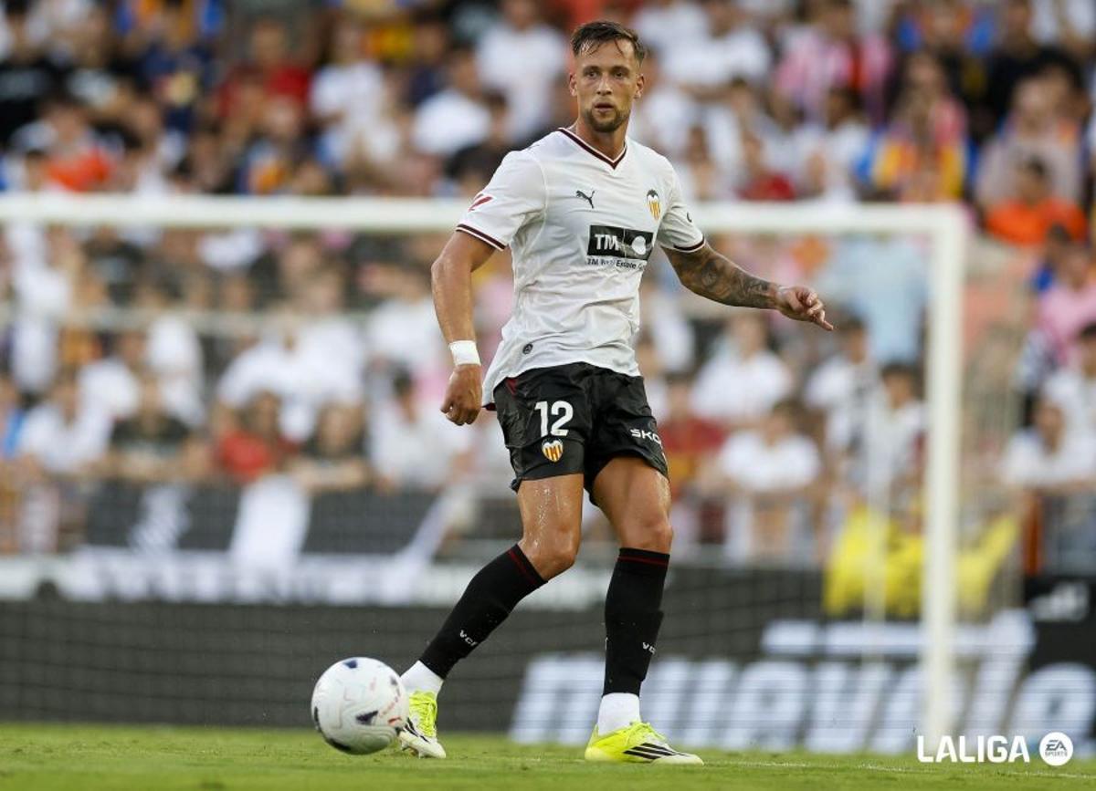 Justin de Haas solo jugó la primera parte en Mestalla