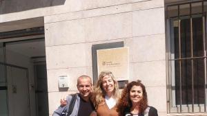 El psiquiatra Oriol Lafau con Lorena Bosch y Yolanda Cáceres, del programa Paciente Activo de Baleares.