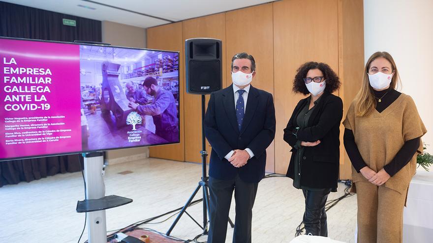 Víctor Nogueira, Margarita Hermo y Berta Rivera, hoy, en la presentación de Agef.