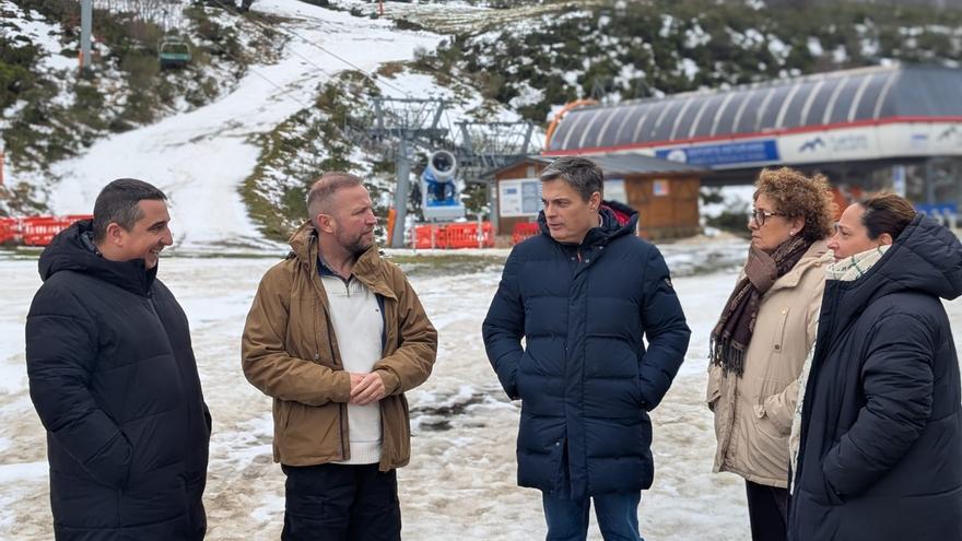 El PP, a cañonazos por Fuentes de Invierno: ve el sistema portátil de nieve artificial &quot;una tomadura de pelo&quot;