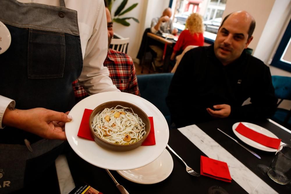 El restaurante Sotamar de Gijón sirve la primera angula de Ribadesella.