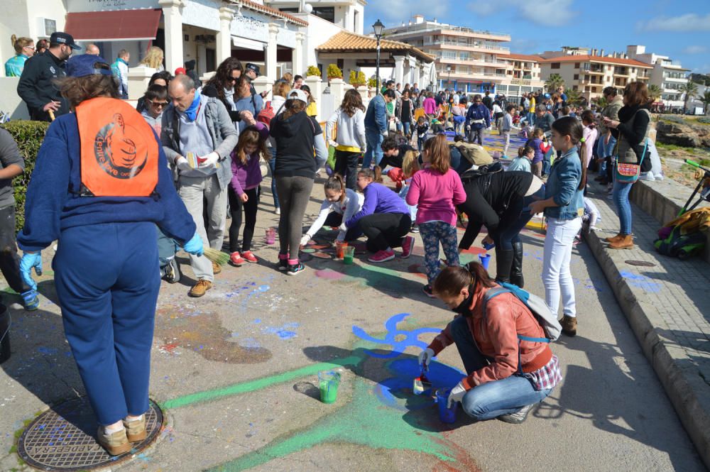 Pintada en el passeig de cala Rajada