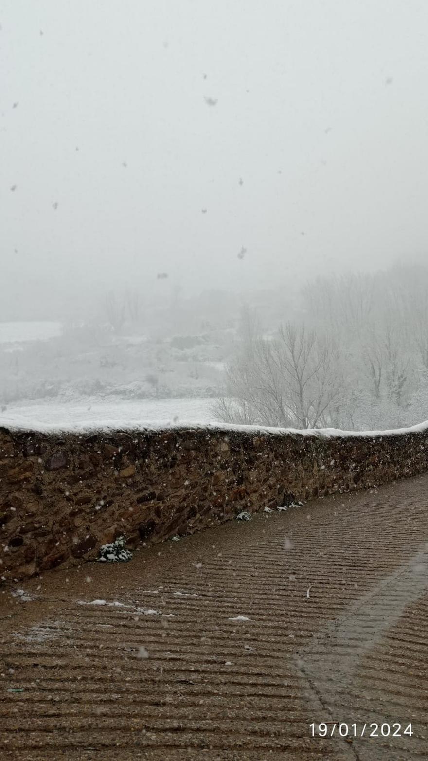 Añón de Moncayo cubierto de blanco