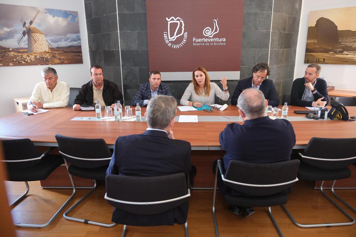 Reunión entre Cabildo, Gobierno autónomo, Ayuntamiento de Pájara y Naviera Armas sobre la línea de Morro Jable a Gran Canaria