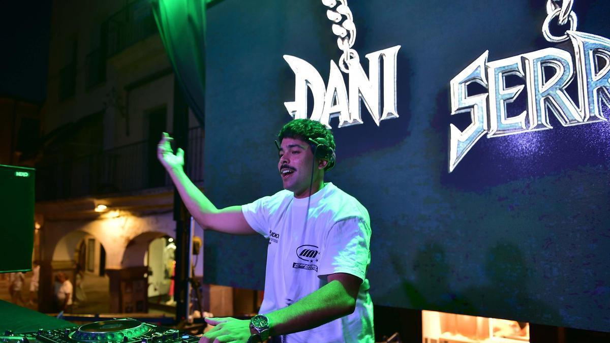 Dani Serra durante su actuación en el Lunes Menor