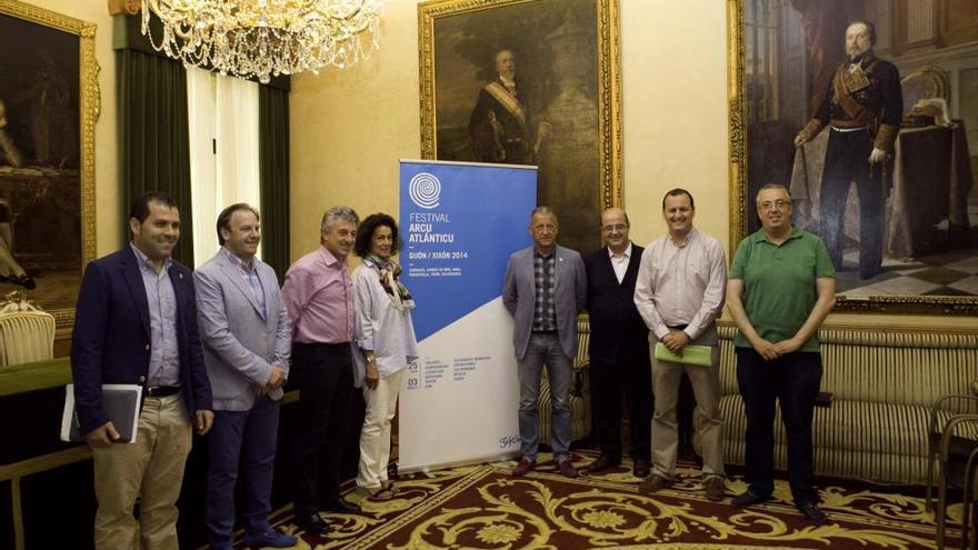 Representantes de los consistorios participantes, ayer, en Gijón.