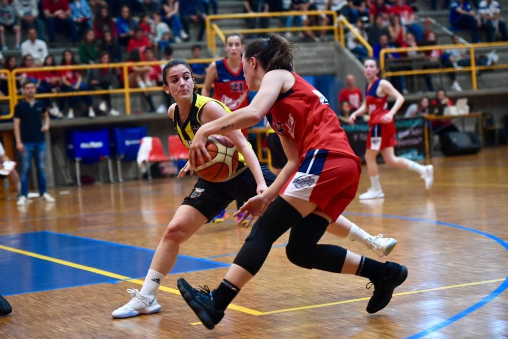 El equipo coruñés, anfitrión de la fase de ascenso a la Liga Femenina 2, venció al Lagunak Lakita navarro gracias a su solidez defensiva y su trabajo en ataque.