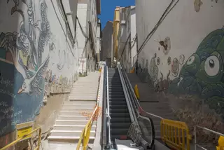 Instalación de escaleras mecánicas en Adelaida Muro
