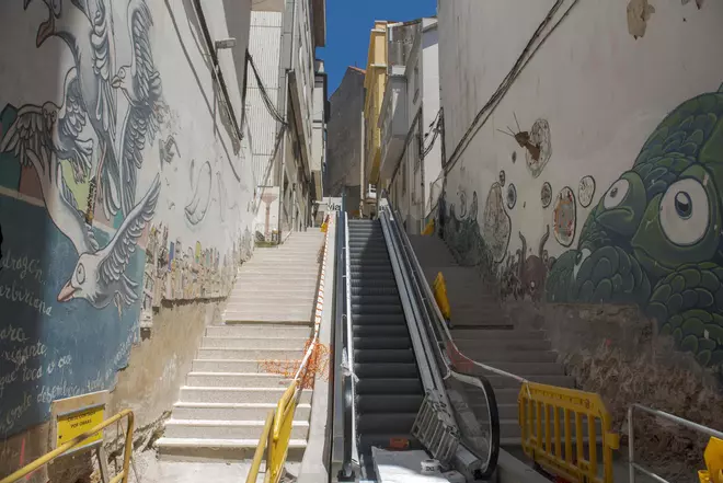 Instalación de escaleras mecánicas en Adelaida Muro