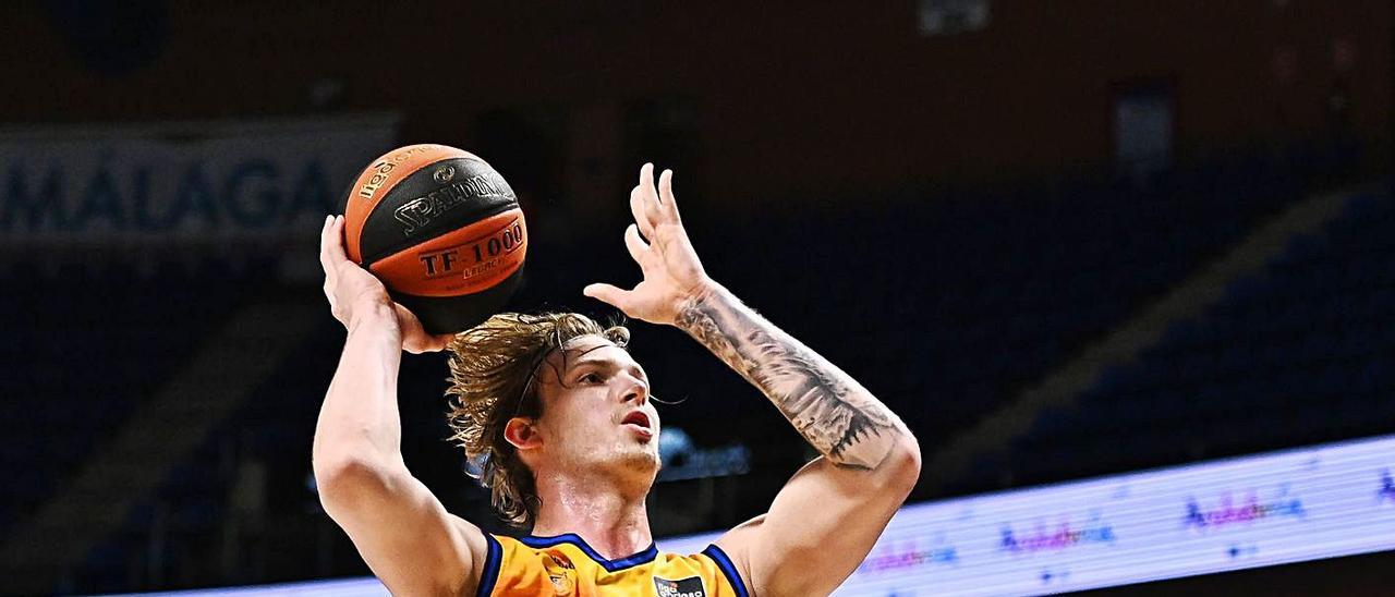 Olek Balcerowski, jugador del Herbalife Gran Canaria, durante el partido frente al Unicaja Málaga.. | | ACB MEDIA