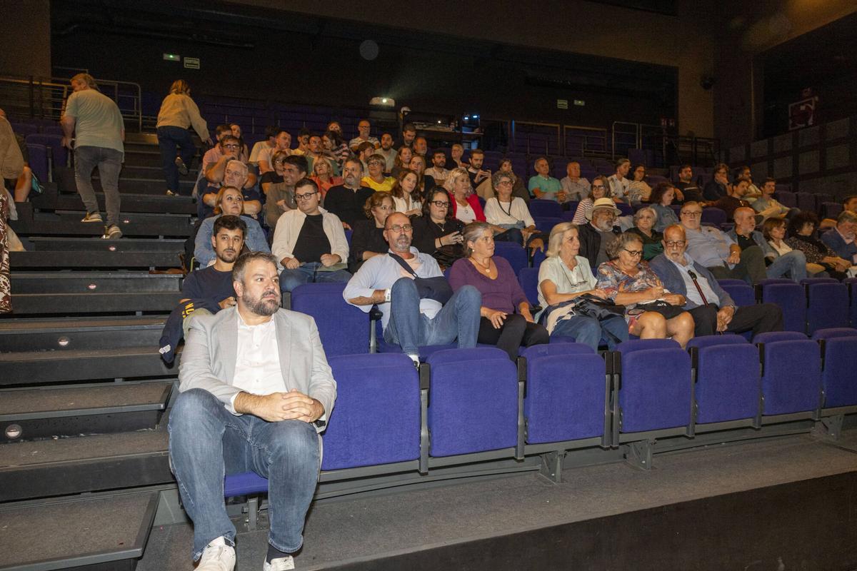 LOCAL. ASAMBLEA DE MES