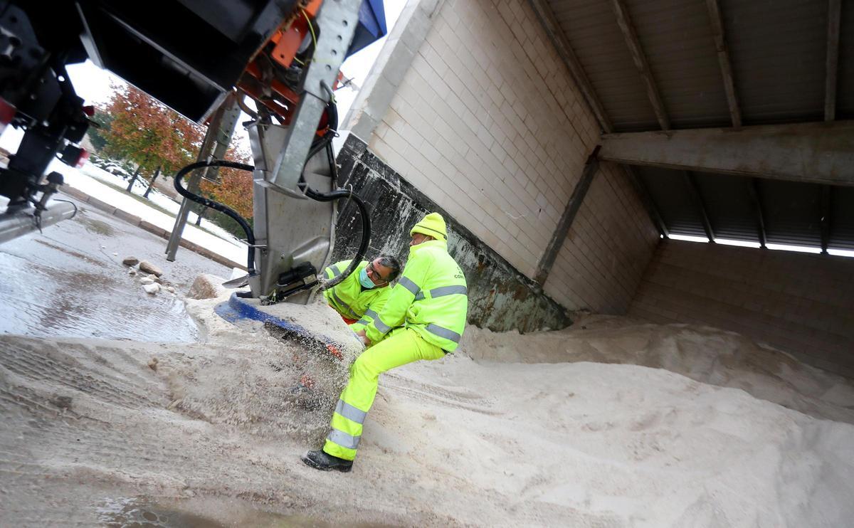 Numerosos transportistas permanecen atrapados en El Rebollar