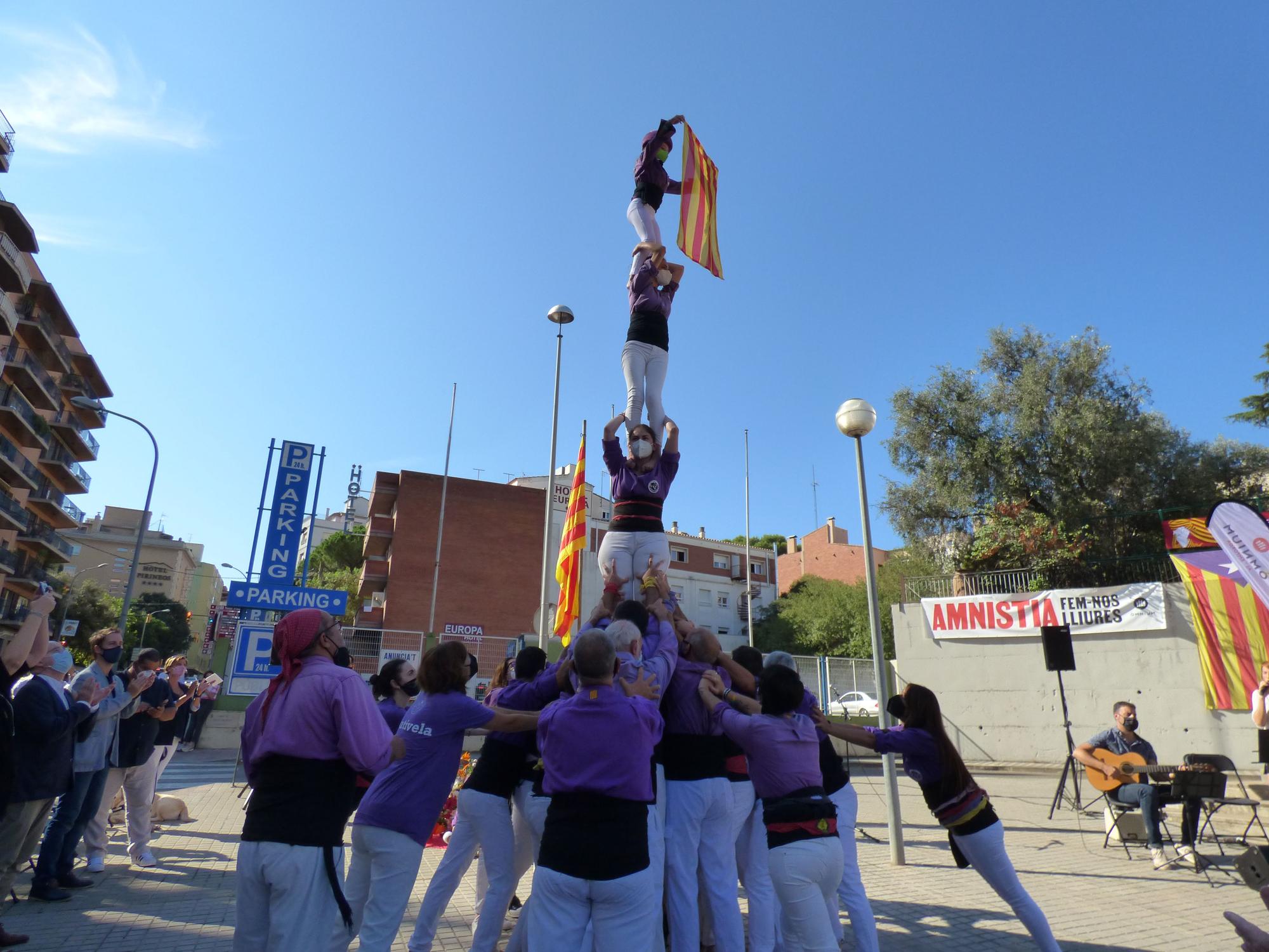 La Colla Castellera de Figueres ha celebrat els seus 25 anys amb un pilar de quatre, la primera actuació des d'abans de la pandèmia